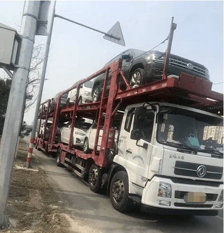 轎車托運的板車運輸具有怎樣的特點-鑫邦運車